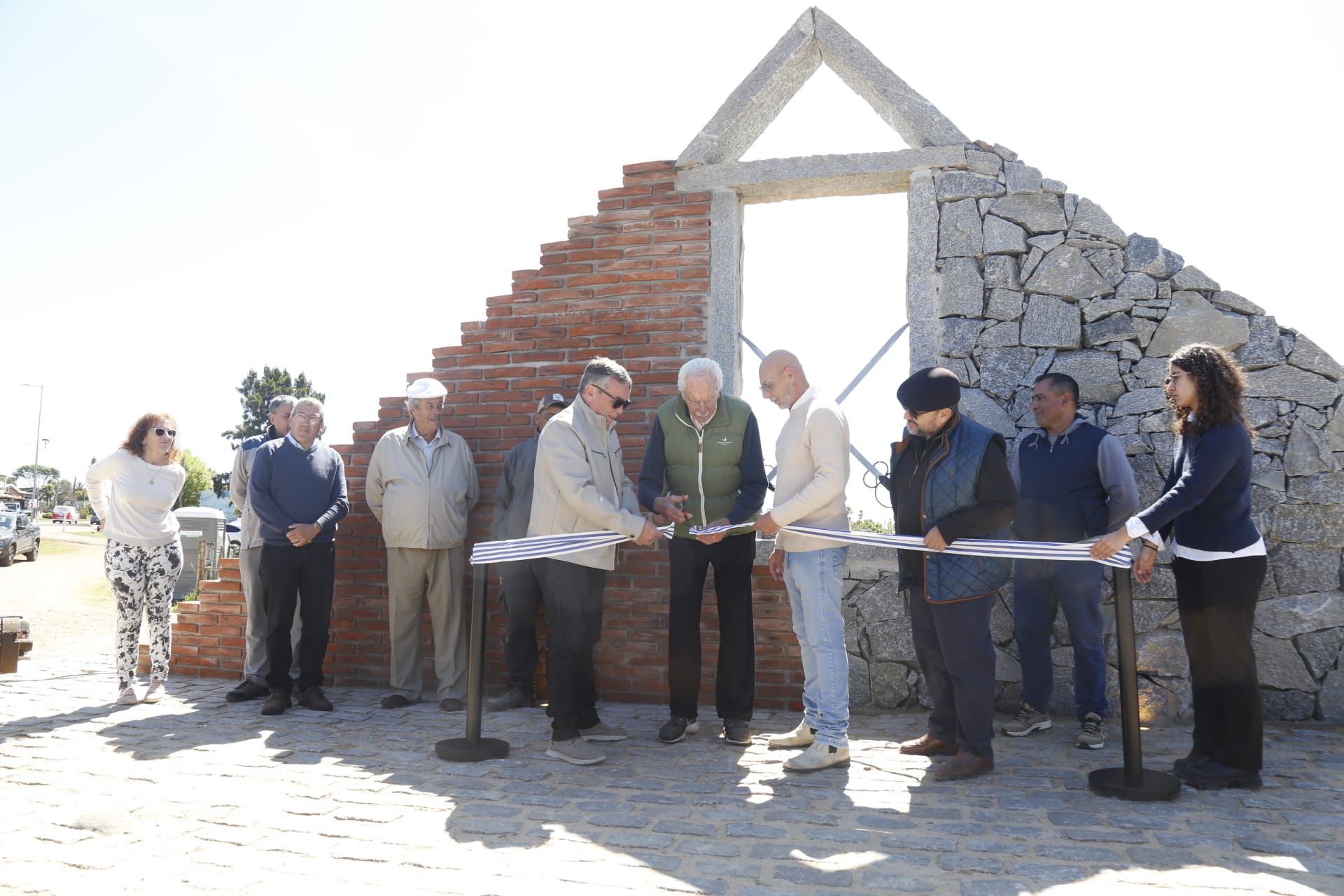 Antía inauguró monumento en San Carlos en homenaje a la Batalla de la ...