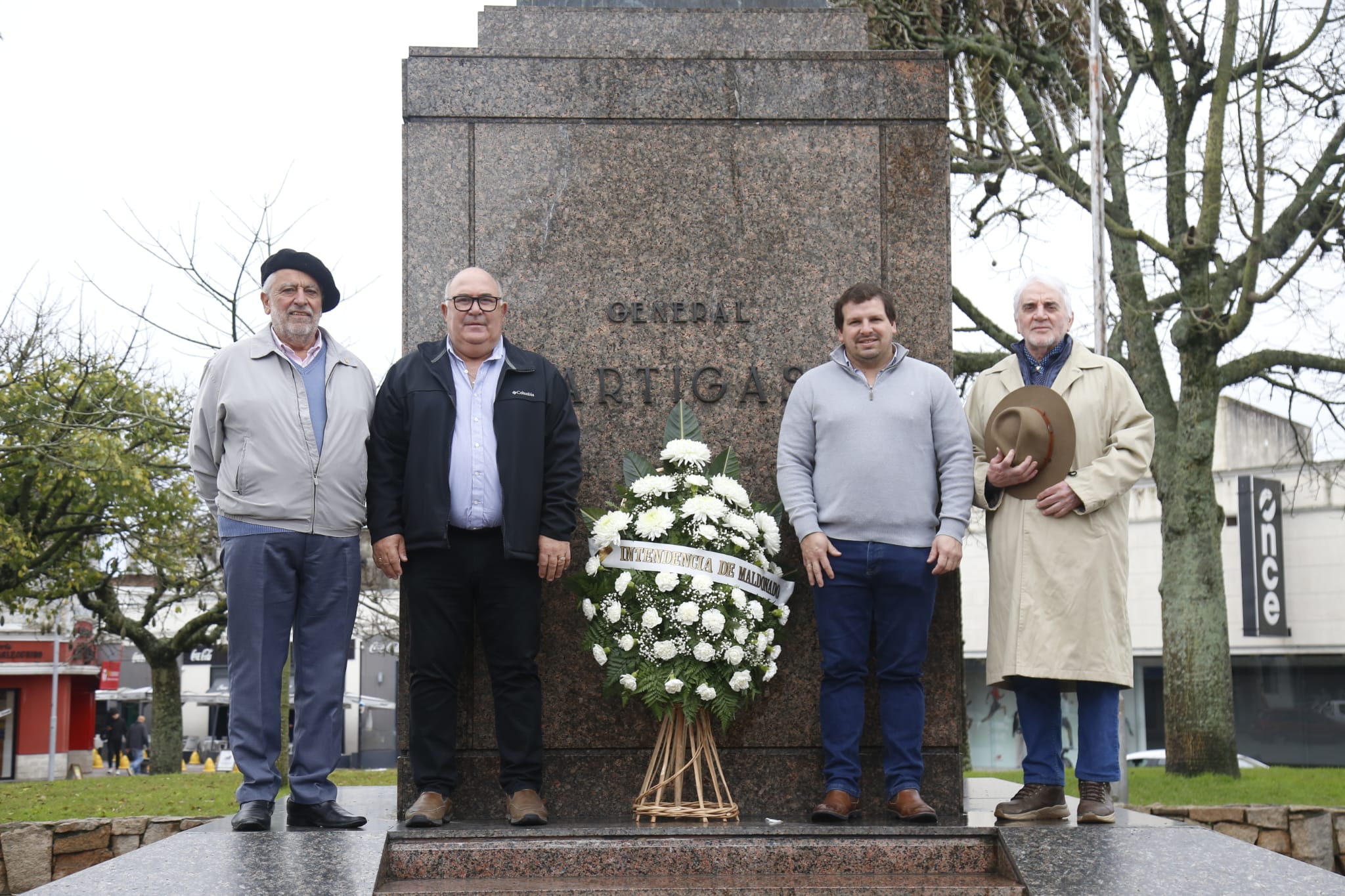 Abella rindió homenaje al 196° aniversario de la Jura de la Constitución